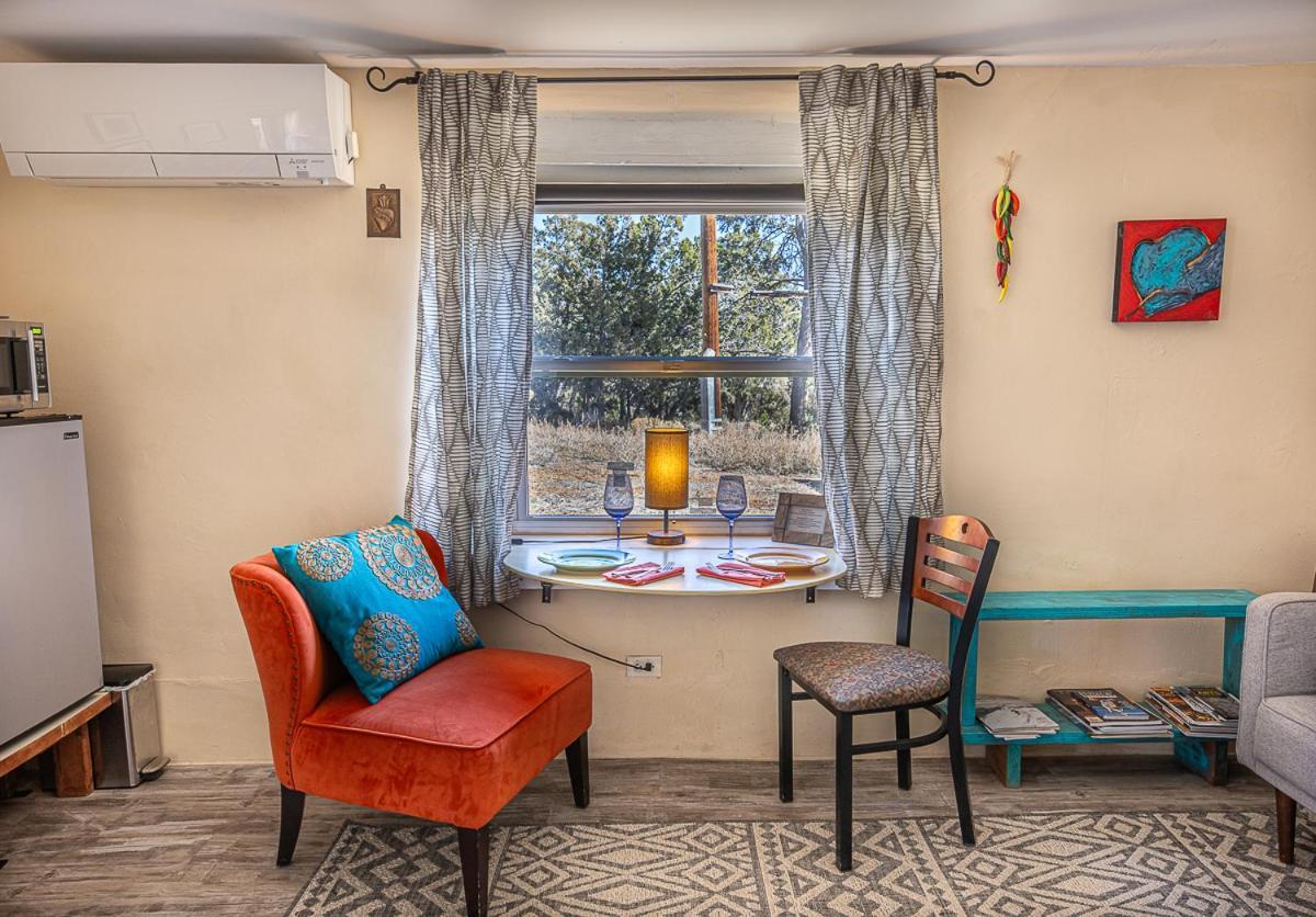 Bed and Breakfast Pet Friendly Pinon Heaven Canada de los Alamos Exterior foto