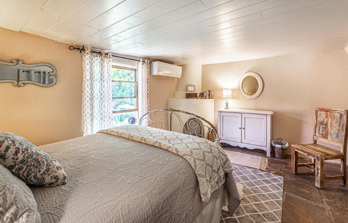 Bed and Breakfast Pet Friendly Pinon Heaven Canada de los Alamos Exterior foto